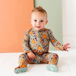 Bums & Roses Gobble ‘Till You Wobble Green Footie